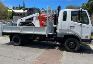 1998 MITSUBISHI FK SERIES TRAY TRUCK