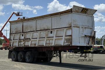 LEFT HAND SIDE TIPPER TRAILER