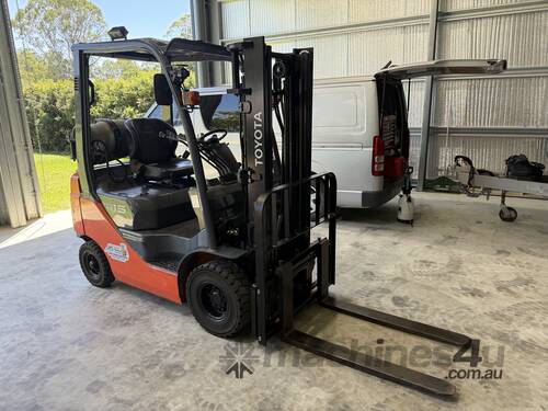 2018 TOYOTA 8 SERIES DELUX 1.5 TON CONTAINER STUFFER MAST FORKLIFT