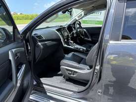 2023 Mitsubishi Pajero Sport Exceed Diesel - picture2' - Click to enlarge