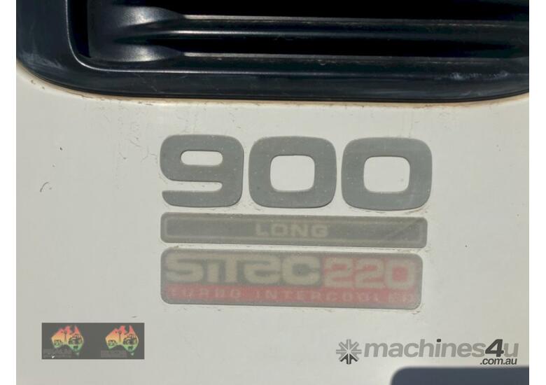 (8970) 2006 Isuzu approximately 560000 ks 24 ish foot tray. 8 tonner