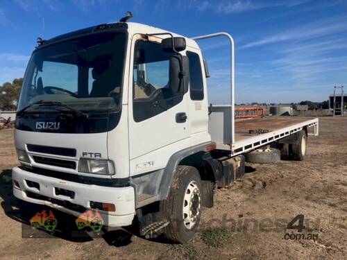(8970) 2006 Isuzu approximately 560000 ks 24 ish foot tray. 8 tonner