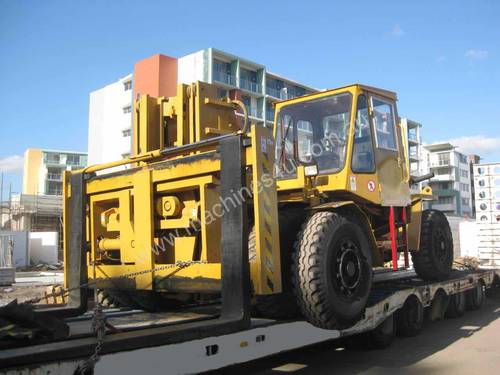 22T VALMET (2.7m Lift) Container Handling Diesel TD2212 Forklift