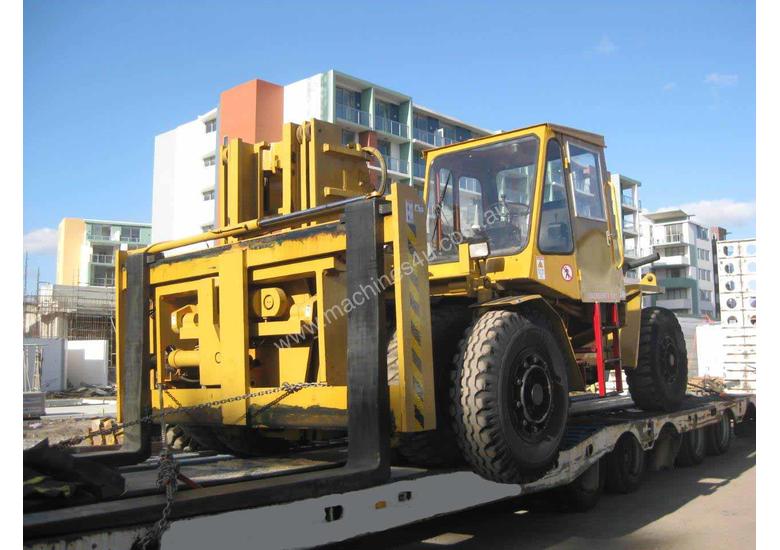 caption 22T VALMET (2.7m Lift) Container Handling Diesel TD2212 Forklift
