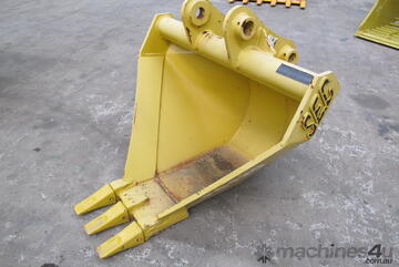 SEC 12 Ton V Trenching Bucket for Komatsu PC120 - Includes Pin, 1200mm Top / 300mm Bottom Width SEC 12 Ton V Trenching Bucket for Komatsu PC120 - Includes Pin, 1200mm Top / 300mm Bottom Width