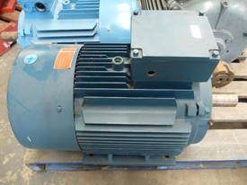 MONARCH 40HP 3 PHASE ELECTRIC MOTOR/ 1475RPM - picture0' - Click to enlarge