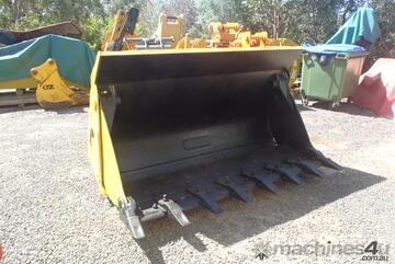 Jaws   4 in 1 Loader Bucket Jaws   4 in 1 Loader Bucket