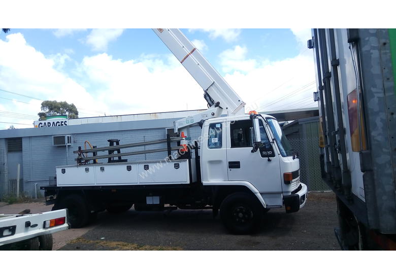 caption Isuzu FSR500 w/ EWP Cherrypicker