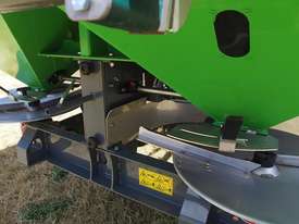 2018 UNIA MX3000 DOUBLE DISC LINKAGE SPREADER (3000L) - picture1' - Click to enlarge