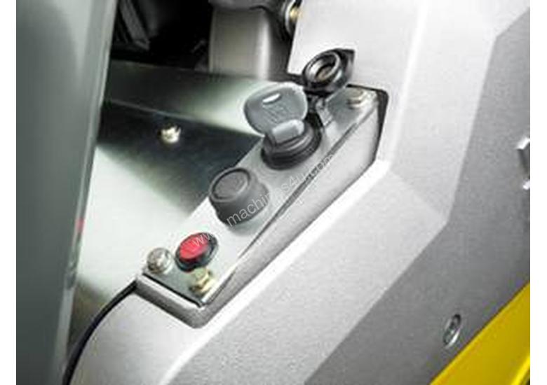 caption Wacker Neuson DPU 6555 Reversible Vibratory Plate