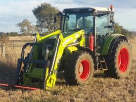 Claas AXOS 330 FWA/4WD Tractor - picture0' - Click to enlarge