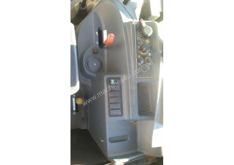 caption Claas AXOS 330 FWA/4WD Tractor