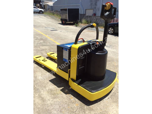 PALLET MOVER  ELECTRIC RIDE ON