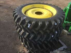 John Deere  Tyre Tyre/Rim - picture0' - Click to enlarge