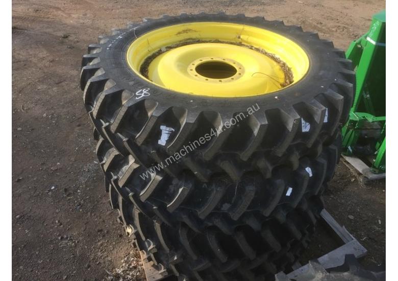 caption John Deere Tyre Tyre/Rim