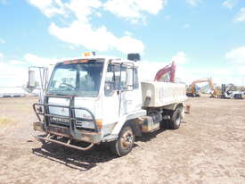 Mistsubishi Water Truck - picture0' - Click to enlarge