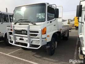 2006 Hino GT1J - picture2' - Click to enlarge