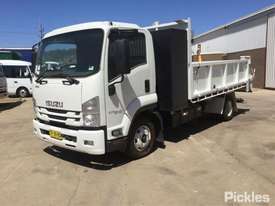 2018 Isuzu FRR 110-240 - picture2' - Click to enlarge