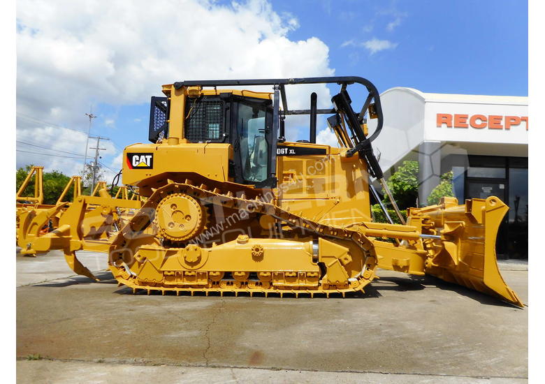 caption Caterpillar D6T XL Bulldozer DOZCATRT