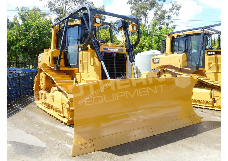caption Caterpillar D6T XL Bulldozer DOZCATRT