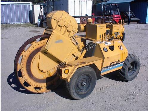 Trench roller/compactor
