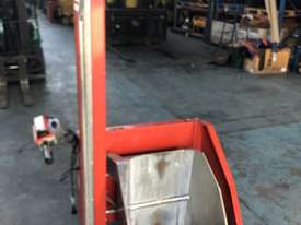 Simpro MULTI-TIP™ Hydraulic Rubbish Bin Lifter 240 Electric Volt MT1600-B - picture0' - Click to enlarge