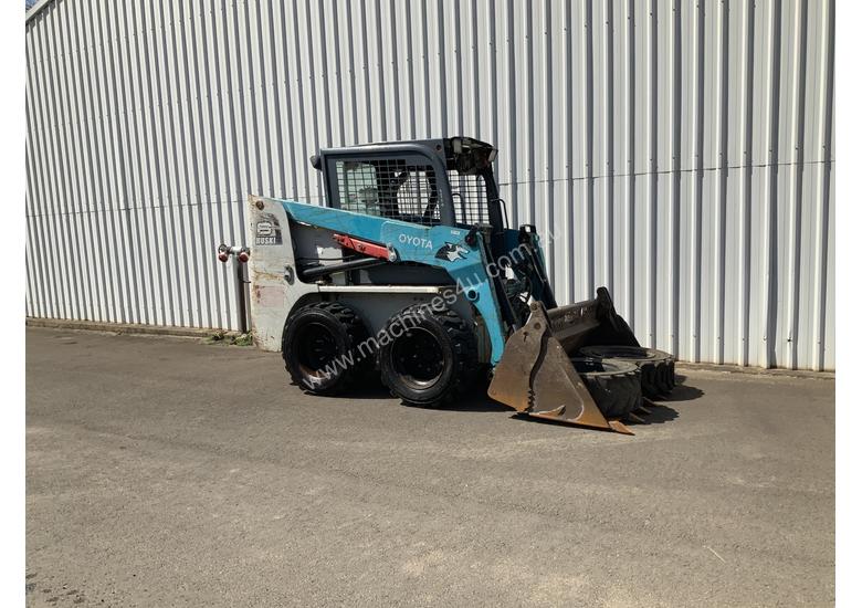 caption 2011 Toyota 30-5SDK8 Skid Steer Loader Bobcat