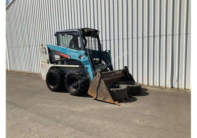 caption 2011 Toyota 30-5SDK8 Skid Steer Loader Bobcat