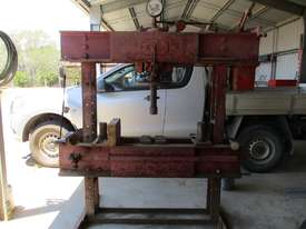 Old Hydraulic Press - picture0' - Click to enlarge