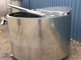 1,600ltr Insulated Stainless Steel Tank, Milk Vat - picture1' - Click to enlarge