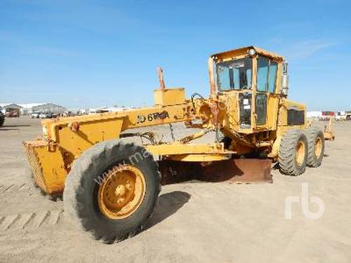 JOHN DEERE 670A Motor Grader