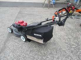 Honda Mower - picture2' - Click to enlarge