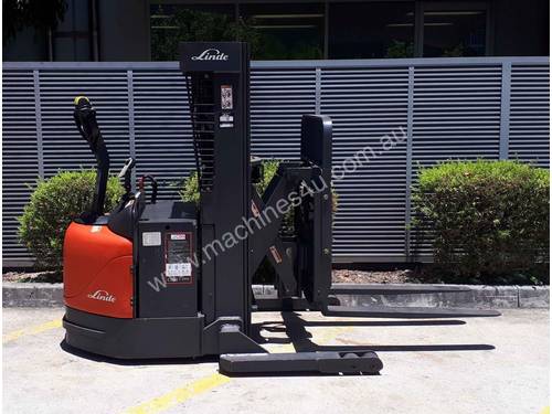 Used Forklift: EWX30 Genuine Preowned Linde 3t