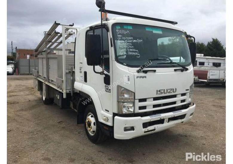 caption 2009 Isuzu FRR600 MWB