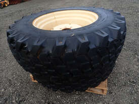 NOKIA INDUSTRIAL 10x16.5 8 STUD CATERPILLAR BOBCAT SKID STEER RIM & TYRE Tyre Tyre/Rim - picture0' - Click to enlarge