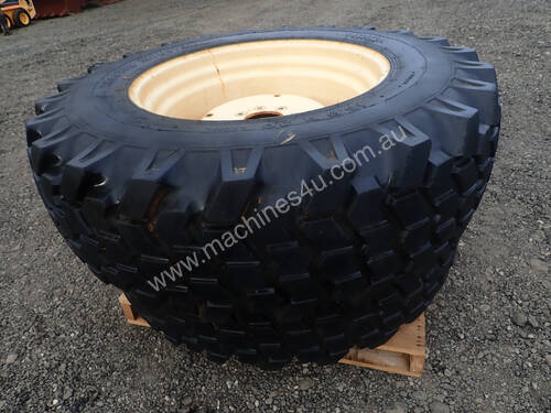 NOKIA INDUSTRIAL 10x16.5 8 STUD CATERPILLAR BOBCAT SKID STEER RIM & TYRE Tyre Tyre/Rim