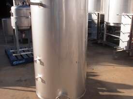 Stainless Steel Storage Tank (Vertical), Capacity: 500Lt - picture0' - Click to enlarge