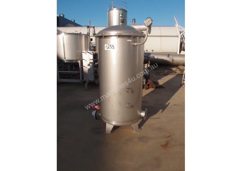 caption Stainless Steel Storage Tank (Vertical), Capacity: 500Lt