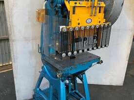 John Heine 202A Series 3 Power Press 17 ton - picture0' - Click to enlarge