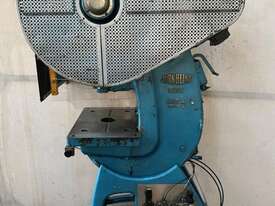 John Heine 202A Series 3 Power Press 17 ton - picture1' - Click to enlarge