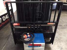TOYOTA 8FBN25 14593 BATTERY ELECTRIC FORKLIFT 4700 MM CONTAINER MAST - picture2' - Click to enlarge