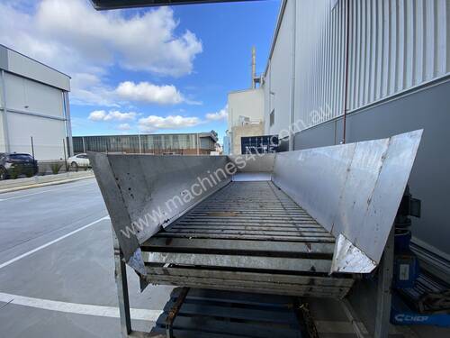 Motorised Conveyor with slat belt - approx 6m (L) x 1.4m (W). Used for conveying fruits etc