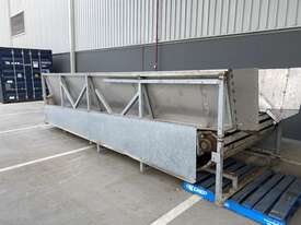 Motorised Conveyor with slat belt - approx 6m (L) x 1.4m (W). Used for conveying fruits etc - picture2' - Click to enlarge