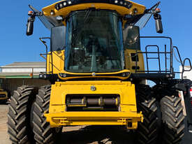 New Holland CR10.90 Header(Combine) Harvester/Header - picture1' - Click to enlarge