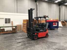 2 tonne Electric Forklift - picture0' - Click to enlarge