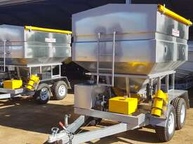 Commander Ag-Quip Feedout Carts - picture0' - Click to enlarge