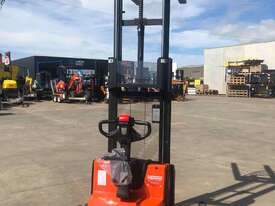 SWE120S Staxio W Series Stradle Stacker - picture0' - Click to enlarge