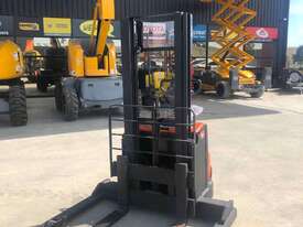 SWE120S Staxio W Series Stradle Stacker - picture1' - Click to enlarge