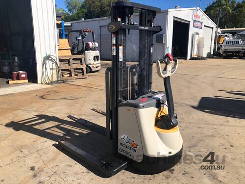 Crown Stacker as New Condition with 99 Hours