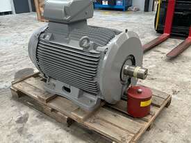 200 kw 270 hp 4 pole 1475 rpm 415 volt Foot Mount 355M/L frame WEG W22 AC Electric Motor - picture2' - Click to enlarge